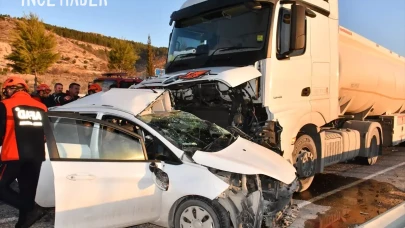 Adıyaman’da Otomobil ile Tır Çarpıştı: 4 Kişi Yaralı